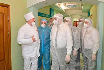 Александр Лукашенко - Лукашенко назвал посещение коронавирусных больниц стилем своей работы - lenta.ru - Белоруссия - Минск