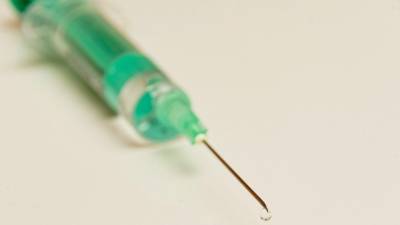 В США выявили первую аллергическую реакцию на вакцину Moderna - nation-news.ru - Сша
