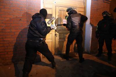 Ян Поповский - Сотрудникам полиции пришлось выламывать дверь работавшего после полуночи ресторана - tvc.ru - Москва - Moscow