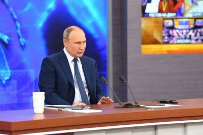 Владимир Путин - Дмитрий Песков - В Кремле ответили на вопрос о вакцинации Путина от COVID-19 - aif.ru - Россия