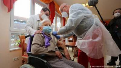 Эдит Квойцалла - В Германии первую прививку от COVID-19 сделали 101-летней женщине - ru.espreso.tv - Украина - Германия - Хальберштадт
