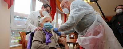 В Германии первая прививка от COVID-19 была сделана 101-летней женщине - runews24.ru - Германия - Хальберштадт