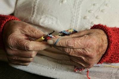 В доме престарелых 18 пациентов умерли после визита больного коронавирусом Санты - lenta.ru - Бельгия