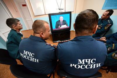 Путин поздравил сотрудников МЧС с праздником - tvc.ru - Россия