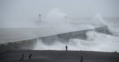 Мощный ураган обрушился на Великобританию и Францию: подтоплены дома, оборваны линии электропередач - tsn.ua - Франция - Англия