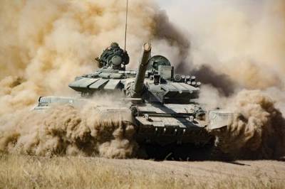 Появилось видео боевого применения армией Азербайджана израильской ракеты против армянского танка во время войны в Карабахе - argumenti.ru - Азербайджан - Армения