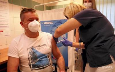 Михал Дворчик - Живущие в Польше украинцы получат COVID-вакцину бесплатно - korrespondent.net - Польша