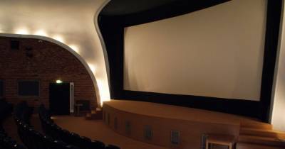 Андрей Ермак - Программа поддержки кинотеатров в регионе продлена на 2021 год — Ермак - klops.ru - Калининградская обл.