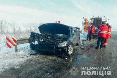 На запорожской трассе легковой автомобиль врезался в грузовик - inform.zp.ua - Украина - Мариуполь - Запорожье