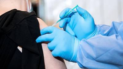 Восемь жителей ФРГ ошибочно получили пятикратную дозу вакцины от COVID-19 - iz.ru - Германия - Израиль - Штральзунд - район Передняя Померания