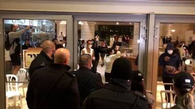 Бунт в отелях коронавируса: десятки израильтян требуют отпустить их домой - vesty.co.il - Израиль - Иерусалим