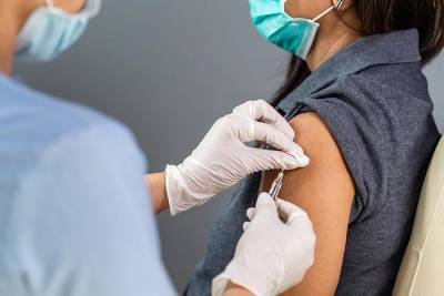 Глава офиса канцлера Хельге Браун сделал прививки четырём сотрудникам университетской клиники Гиссена - rusverlag.de