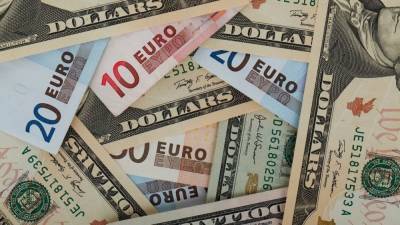 Центробанк РФ обновил официальные курсы доллара и евро - riafan.ru - Россия - Москва