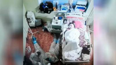 В Ленобласти медики уснули в палате возле пациента с COVID-19 врачей - piter.tv - Россия - Ленобласть обл.