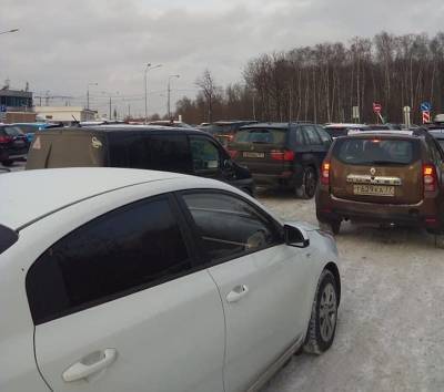 Платную парковку ввели около продуктового рынка в Москве перед новогодними праздниками - mskgazeta.ru - Москва
