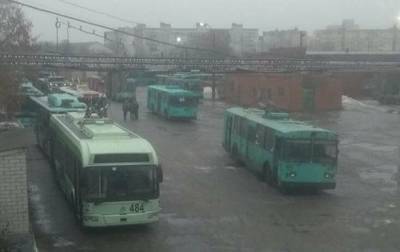 Ледяной дождь в Чернигове парализовал движение троллейбусов - korrespondent.net