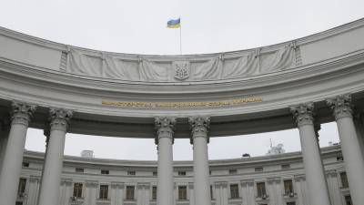 Дмитрий Кулеб - Глава МИД Украины назвал российскую вакцину от COVID-19 гибридным оружием - russian.rt.com - Россия - Украина