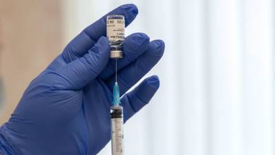 Дмитрий Кулеба - Глава МИД Украины объяснил отказ от российской вакцины - vesti.ru - Украина