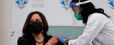 Камала Харрис - Вице-президент США Камала Харрис сделала прививку от COVID-19 в режиме онлайн - runews24.ru - Сша - Вашингтон
