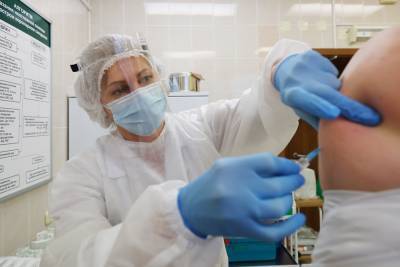 Дмитрий Пиневич - В Беларуси начали прививать от коронавируса российской вакциной «Спутник V» - rtvi.com - Белоруссия