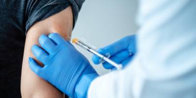 Вакцинация против коронавируса: инфекционист указал на важные нюансы - nv.ua