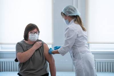 В ГД призвали россиян соблюдать меры безопасности и после вакцинации от COVID-19 - m24.ru