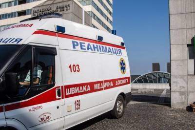 В Днепре по дороге в больницу умер больной COVID-19 пенсионер, который две недели лечился дома - newsone.ua