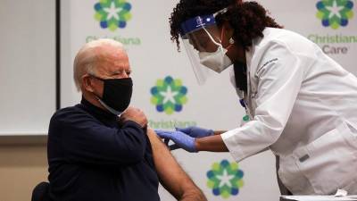 Джон Байден - Байден заявил об отставании вакцинации в США от необходимых темпов - iz.ru - Сша - Израиль