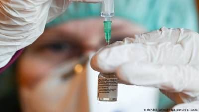 В ФРГ пациентов по ошибке привили пятикратной дозой вакцины от коронавируса - obzor.lt - Германия - Штральзунд