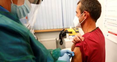 COVID-19 в пансионатах: все больше сотрудников меняют мнение о вакцинации - lv.sputniknews.ru - Латвия - Рига