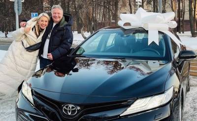 Клавдия Кока - Клава Кока исполнила мечту отца, подарив ему авто за 2,5 миллиона рублей - bloknot.ru - Санкт-Петербург