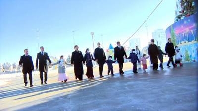 Гурбангулы Бердымухамедов - Вслед за Бердымухамедовым главную елку Туркменистана посетили чиновники с детьми - hronikatm.com - Туркмения