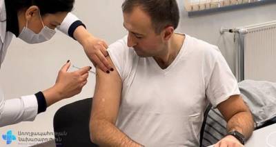 Арсен Торосян - Торосян привился первым: Минздрав сообщил о самочувствии вакцинированных "Спутник V" - ru.armeniasputnik.am - Армения