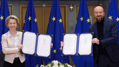 За день до исторического развода: лидеры ЕС подписали сделку по Брекситу - newdaynews.ru - Англия - Евросоюз - деревня Ляйен