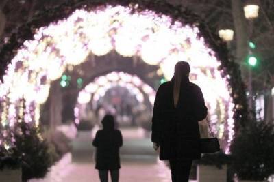 Москвичам разрешили смотреть салюты в парках в новогоднюю ночь - mk.ru