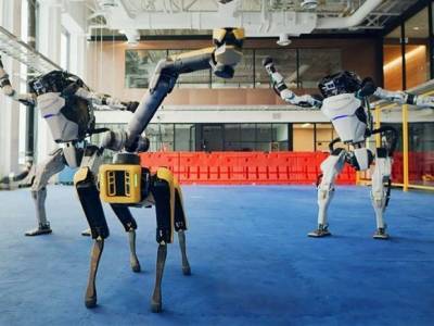 Видео: Праздник у роботов уже начался, и они зажигательно танцуют - rosbalt.ru - county Love - Boston