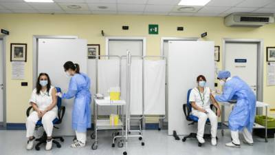 Джузеппе Конт - Правительство Италии не планирует делать прививки от COVID-19 обязательными - ru.espreso.tv - Италия