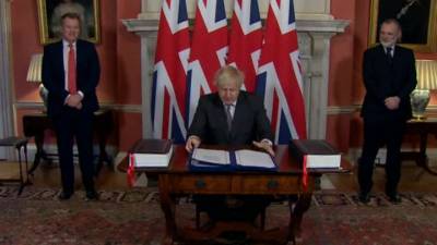 королева великобритании Елизавета II (Ii) - Линдси Хойл - Билль вступает в силу: соглашение об отношениях с ЕС подписано Елизаветой II - vesti.ru - Англия - Евросоюз