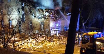 ФОТО, ВИДЕО. В Агенскалнсе взорвался и частично обрушился жилой дом. Один человек погиб, шестеро пострадавших (обновлено в 07.11) - rus.delfi.lv - Латвия