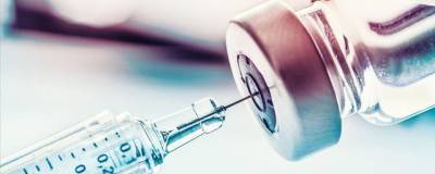 В США сотрудник медцентра испортил более 500 доз вакцины от COVID-19 - runews24.ru - Сша