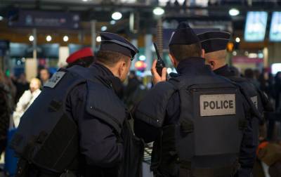 Комендантский час во Франции будут контролировать 100 тысяч полицейских - rbc.ua - Франция