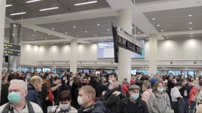 Последствия ледяного дождя: в аэропортах Москвы было отменено и задержано более 150 рейсов - russian.rt.com - Москва