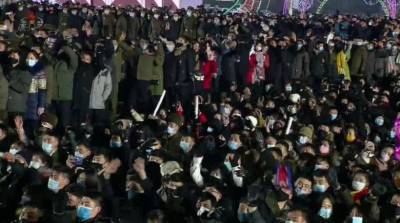 Ким Ирсен - В Пхеньяне встретили Новый год огромной толпой на площади, не соблюдая дистанцию - bykvu.com - Украина - Кндр - Пхеньян