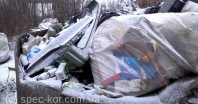 Под Сумами люди возмущаются свалкой медицинских отходов и боятся пробирок с "коронавирусной" кровью - focus.ua - Украина