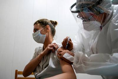 Майкл Райан - ВОЗ рассказала о роли вакцин от коронавируса в достижении «новой нормальности» - lenta.ru