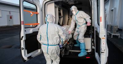 В Москве за сутки умерли 77 пациентов с коронавирусом - moslenta.ru - Россия - Москва