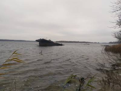 Под Запорожьем затонула самоходная баржа - inform.zp.ua - Украина - Запорожье