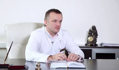 Ринат Максютов - Главврач московской больницы заявил, что эпидемия ковида в РФ завершится до 2022 года - newizv.ru - Россия