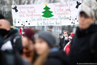 В Германии прошли протесты против коронавирусных ограничений - unn.com.ua - Украина - Германия - Киев