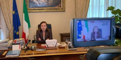 Лучана Ламорджезе - Глава МВД Италии узнала о положительном тесте на COVID-19 прямо во время заседания - nv.ua - Италия